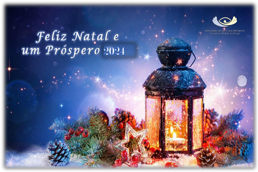 Postal de Natal: um candeeiro com uma vela, vários efeites de Natal,  o logotipo da AADVDB e a frase Feliz Natal e Próspero 2024